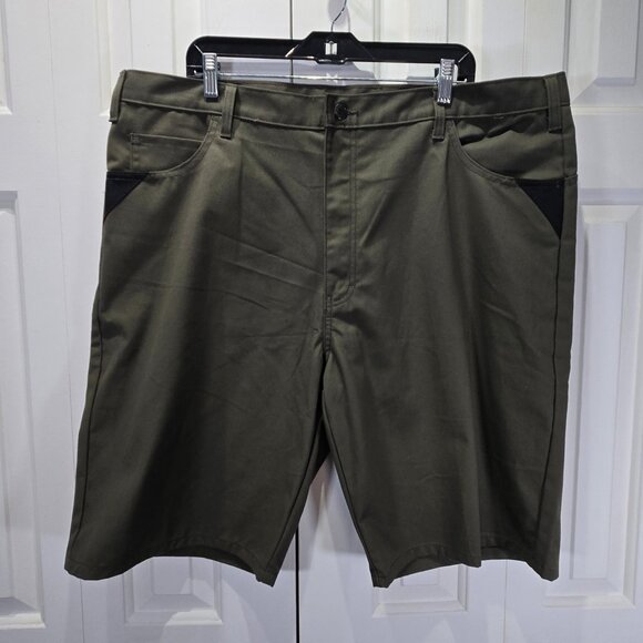 NWT Men’s Army Green Dickies Cargo Shorts – Size 42 - Picture 1 of 5